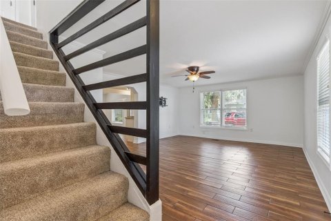 House in Minneola, Florida 5 bedrooms, 164.99 sq.m. № 2258701 - photo 5