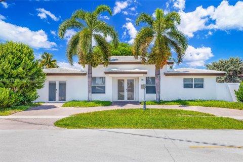 Casa en venta en Pompano Beach, Florida, 4 dormitorios, 197.14 m2 № 2074558 - foto 9
