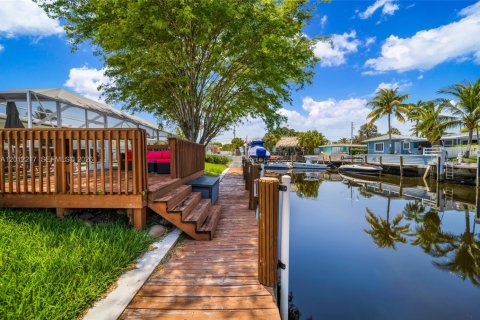 Casa en venta en Pompano Beach, Florida, 4 dormitorios, 197.14 m2 № 2074558 - foto 4