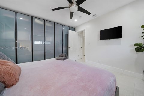 Casa en venta en Pompano Beach, Florida, 4 dormitorios, 197.14 m2 № 2074558 - foto 13