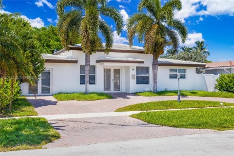 Casa en venta en Pompano Beach, Florida, 4 dormitorios, 197.14 m2 № 2074558 - foto 11