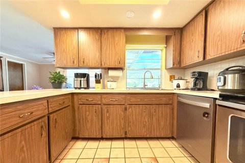 House in New Port Richey, Florida 4 bedrooms, 158.68 sq.m. № 1900674 - photo 22