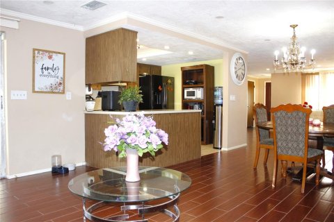 House in New Port Richey, Florida 4 bedrooms, 158.68 sq.m. № 1900674 - photo 6