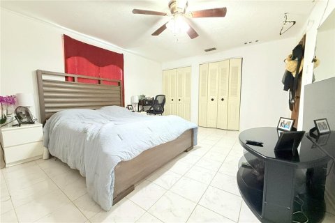 House in New Port Richey, Florida 4 bedrooms, 158.68 sq.m. № 1900674 - photo 30