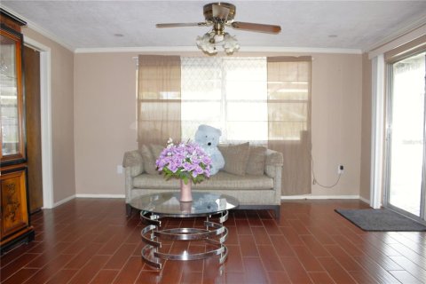 House in New Port Richey, Florida 4 bedrooms, 158.68 sq.m. № 1900674 - photo 13