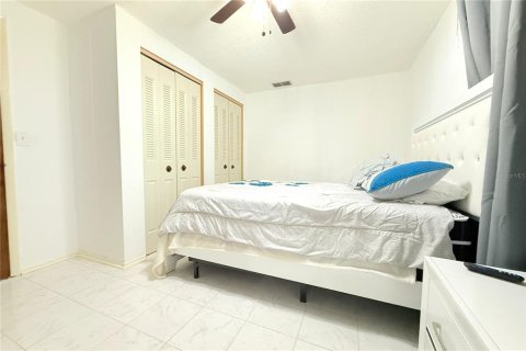 House in New Port Richey, Florida 4 bedrooms, 158.68 sq.m. № 1900674 - photo 23
