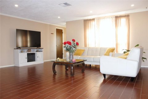 House in New Port Richey, Florida 4 bedrooms, 158.68 sq.m. № 1900674 - photo 10