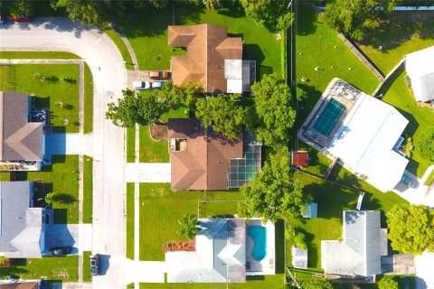 House in New Port Richey, Florida 4 bedrooms, 158.68 sq.m. № 1900674 - photo 4