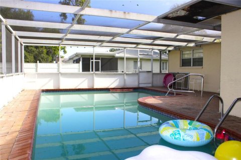 House in New Port Richey, Florida 4 bedrooms, 158.68 sq.m. № 1900674 - photo 3