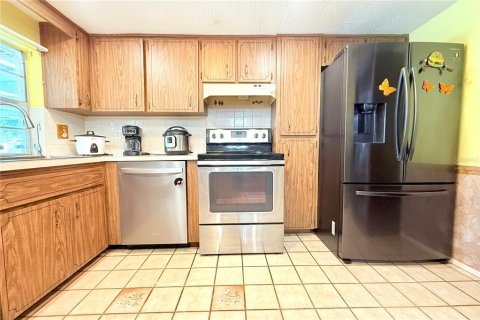 House in New Port Richey, Florida 4 bedrooms, 158.68 sq.m. № 1900674 - photo 18