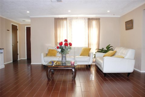 House in New Port Richey, Florida 4 bedrooms, 158.68 sq.m. № 1900674 - photo 9