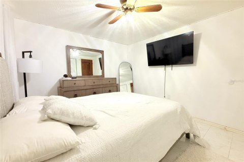 House in New Port Richey, Florida 4 bedrooms, 158.68 sq.m. № 1900674 - photo 26