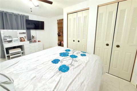 House in New Port Richey, Florida 4 bedrooms, 158.68 sq.m. № 1900674 - photo 28
