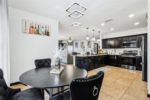 House in Kissimmee, Florida 4 bedrooms, 264.49 sq.m. № 1743751 - photo 3