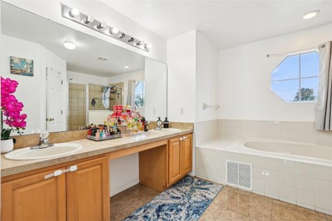 House in Kissimmee, Florida 4 bedrooms, 264.49 sq.m. № 1743751 - photo 7