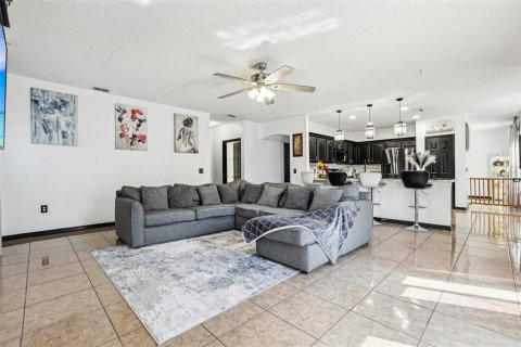 House in Kissimmee, Florida 4 bedrooms, 264.49 sq.m. № 1743751 - photo 12