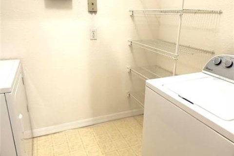 Condo in Maitland, Florida, 2 bedrooms  № 1843300 - photo 18