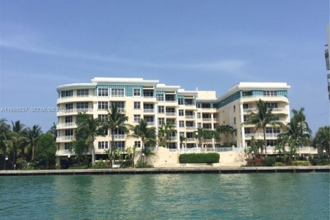 Copropriété à louer à Miami Beach, Floride: 3 chambres, 198.81 m2 № 2051583 - photo 12