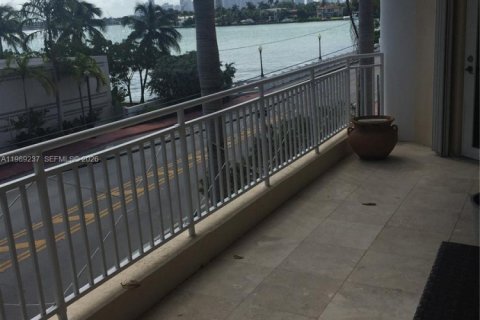 Copropriété à louer à Miami Beach, Floride: 3 chambres, 198.81 m2 № 2051583 - photo 19