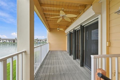 Townhouse in Treasure Island, Florida 2 bedrooms, 188.13 sq.m. № 2379730 - photo 10
