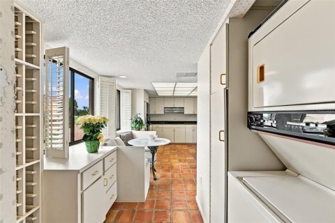 Townhouse in Treasure Island, Florida 2 bedrooms, 188.13 sq.m. № 2379730 - photo 22