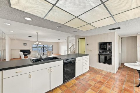 Townhouse in Treasure Island, Florida 2 bedrooms, 188.13 sq.m. № 2379730 - photo 24