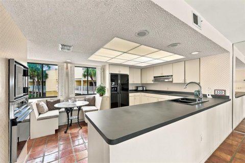 Townhouse in Treasure Island, Florida 2 bedrooms, 188.13 sq.m. № 2379730 - photo 19