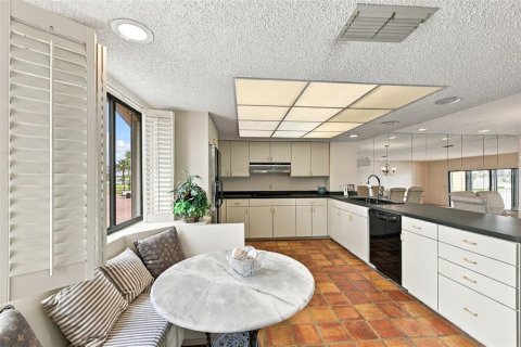 Townhouse in Treasure Island, Florida 2 bedrooms, 188.13 sq.m. № 2379730 - photo 21