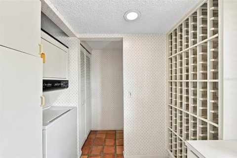 Townhouse in Treasure Island, Florida 2 bedrooms, 188.13 sq.m. № 2379730 - photo 27
