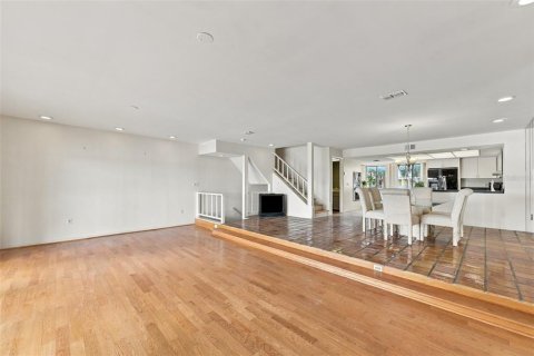 Townhouse in Treasure Island, Florida 2 bedrooms, 188.13 sq.m. № 2379730 - photo 14