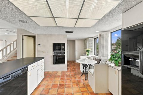 Townhouse in Treasure Island, Florida 2 bedrooms, 188.13 sq.m. № 2379730 - photo 25
