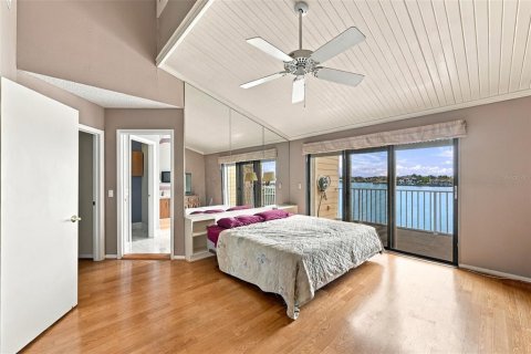 Townhouse in Treasure Island, Florida 2 bedrooms, 188.13 sq.m. № 2379730 - photo 29