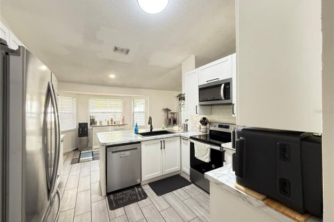 House in Lakeland, Florida 3 bedrooms, 135.82 sq.m. № 1722203 - photo 3