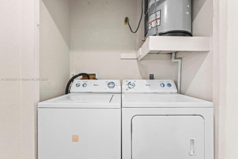 Снять в аренду виллу или дом в Уэст-Палм-Бич, Флорида 2 спальни, 78.04м2, № 1955856 - фото 10