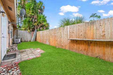 Снять в аренду виллу или дом в Уэст-Палм-Бич, Флорида 2 спальни, 78.04м2, № 1955856 - фото 16