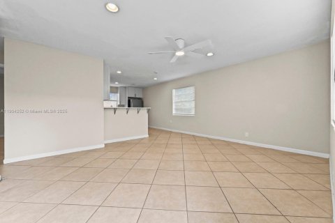 Снять в аренду виллу или дом в Уэст-Палм-Бич, Флорида 2 спальни, 78.04м2, № 1955856 - фото 3