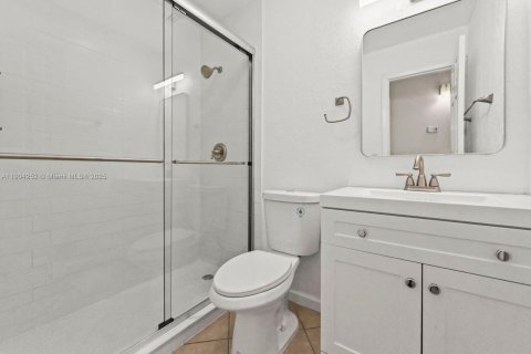 Снять в аренду виллу или дом в Уэст-Палм-Бич, Флорида 2 спальни, 78.04м2, № 1955856 - фото 15