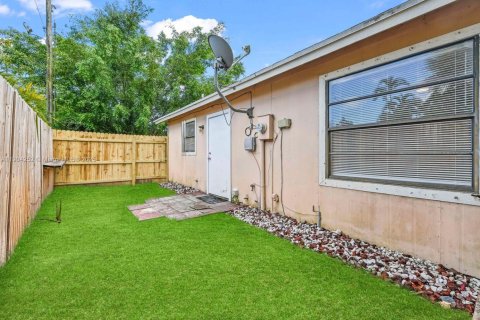 Снять в аренду виллу или дом в Уэст-Палм-Бич, Флорида 2 спальни, 78.04м2, № 1955856 - фото 17