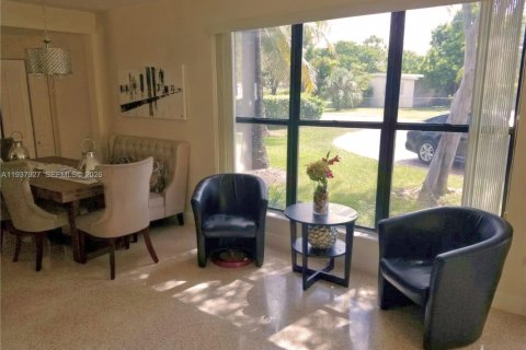 Купить виллу или дом в Майами, Флорида 4 спальни, 129.6м2, № 1998183 - фото 17