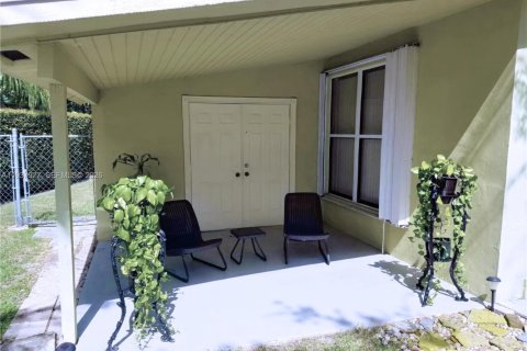 Купить виллу или дом в Майами, Флорида 4 спальни, 129.6м2, № 1998183 - фото 7