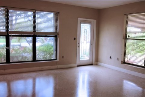 Купить виллу или дом в Майами, Флорида 4 спальни, 129.6м2, № 1998183 - фото 9