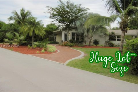 Дом в Майами, Флорида 4 спальни, 129.6м2 № 1998183