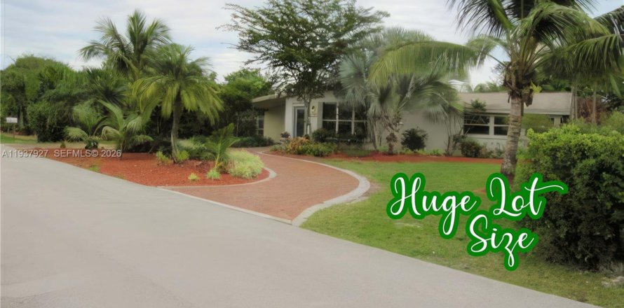 Дом в Майами, Флорида 4 спальни, 129.6м2 № 1998183