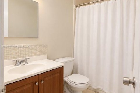 Commercial property in Miami, Florida № 2401262 - photo 19