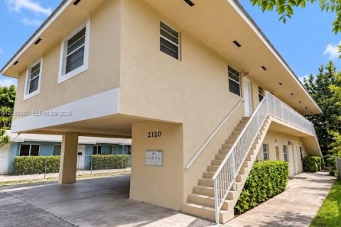 Commercial property in Miami, Florida № 2401262