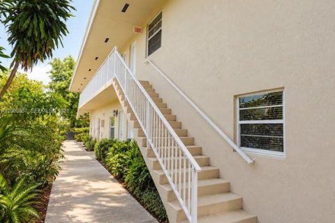 Commercial property in Miami, Florida № 2401262 - photo 7