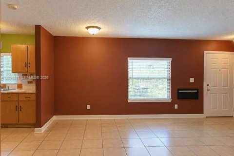 Commercial property in Miami, Florida № 2401262 - photo 11