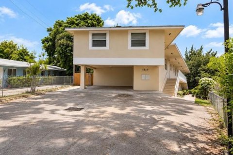 Commercial property in Miami, Florida № 2401262 - photo 2