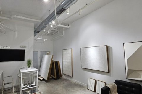 Immobilier commercial à vendre à Miami, Floride № 2021647 - photo 2