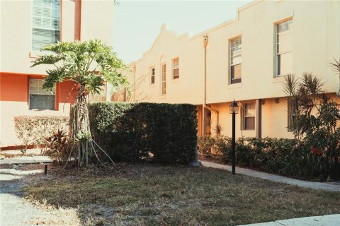 Condo in Orlando, Florida, 2 bedrooms  № 1613782 - photo 1